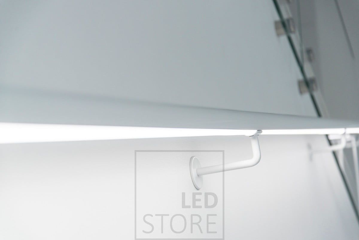 Ambient lighting, illuminates with soft and indirect light.